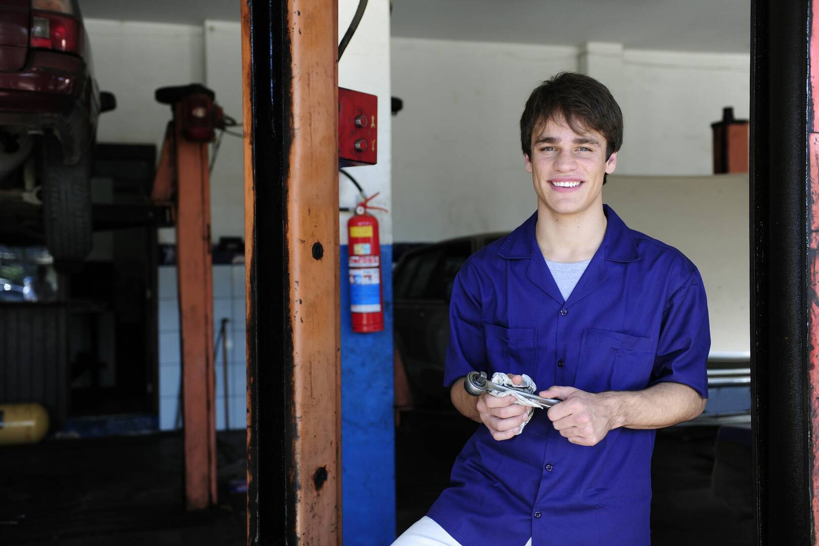 Bargain Brakes & Mufflers logo