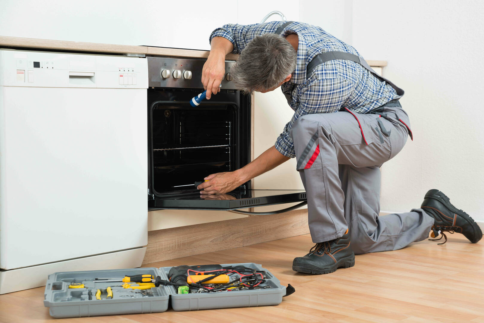 Doc's Appliance Service logo