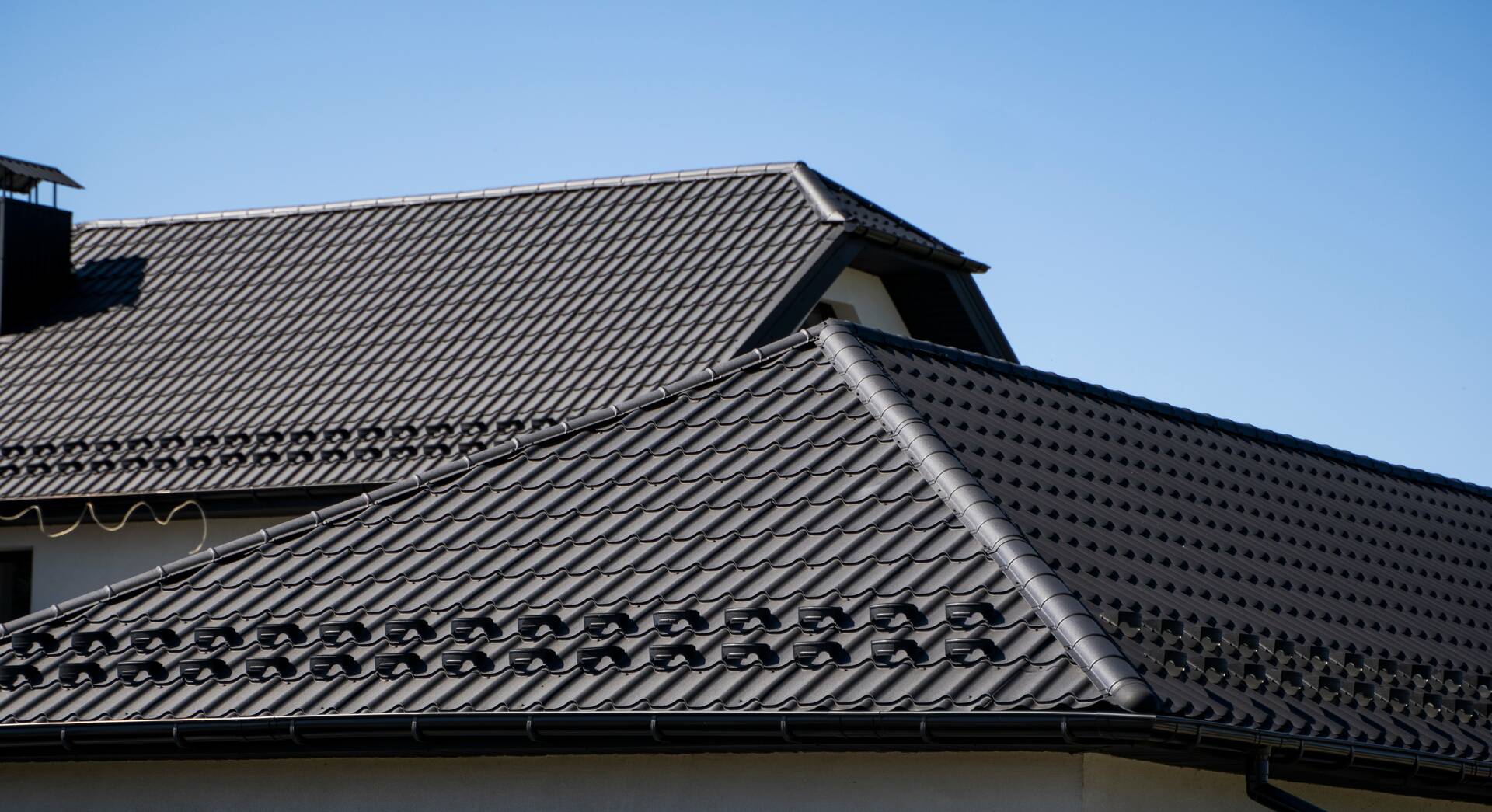 Advantage Home Exteriors logo
