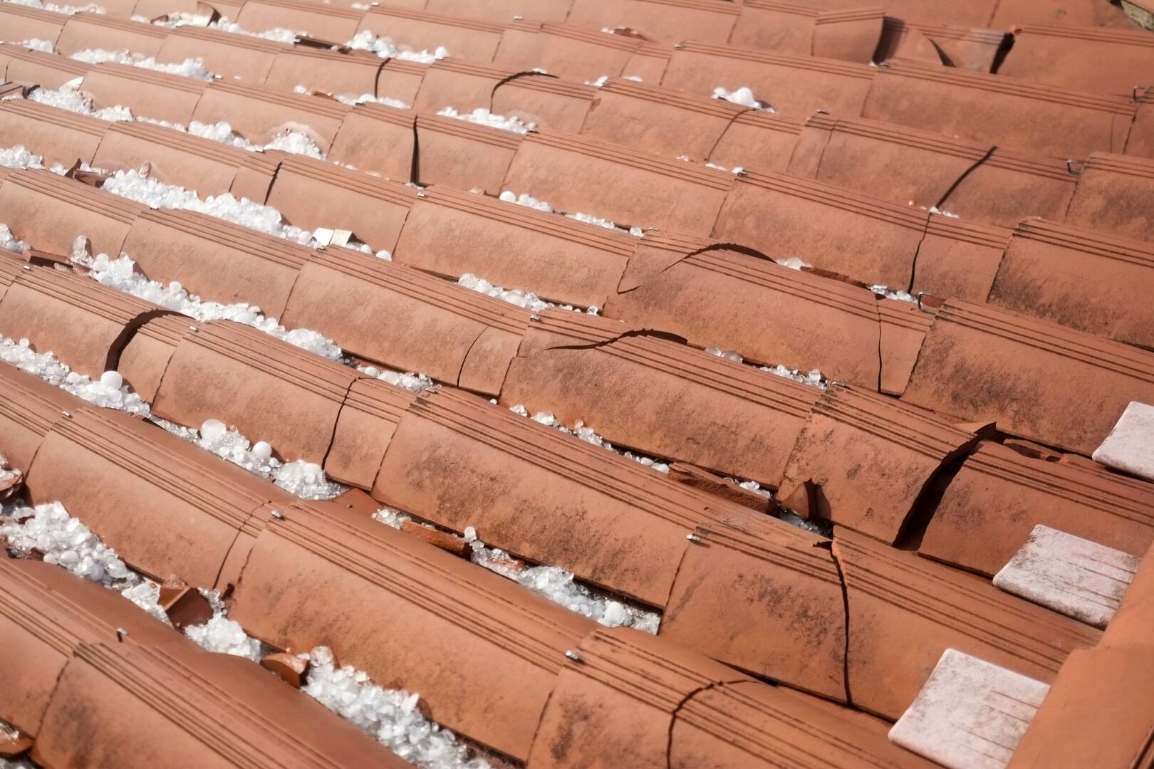 United Roofing LLC logo